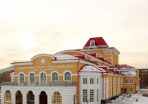 Сегодня, 12 декабря, на сцене Русского драмтеатра в столице Бурятии состоится торжественное собрание общественности и праздничный концерт ко Дню героев Отечества (12+)