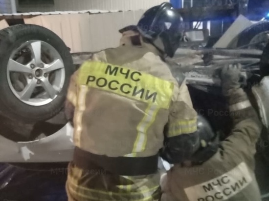 Спасатели вытащили водителя из перевернувшейся Toyota в Забайкалье
