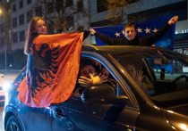 В северном Косово ночью продолжалась стрельба и были слышны звуки взрывов, пишет Danas со ссылкой на рассказы местных жителей