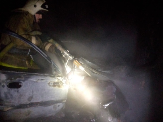В Курской области в загоревшемся автомобиле пострадали три человека