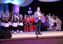Глава городского округа Серпухов Сергей Никитенко поздравил коллектив Дворца культуры «Исток» с тремя десятилетиями успешной творческой работы