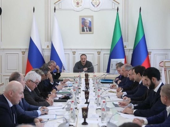 Глава Дагестана проводит совещание по актуальным вопросам