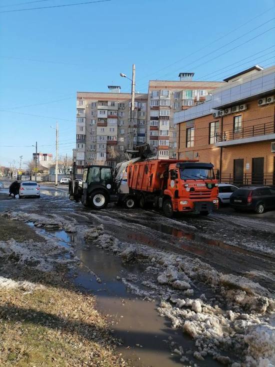 В Астрахани 13 бригад устраняют аварии на сетях