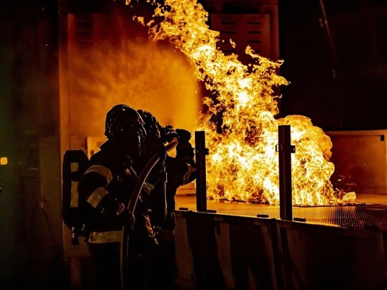 В Балашихе сотрудников горящего ТЦ «Стройпарк» оперативно эвакуировали