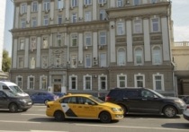 Управление Следственного комитета по Московской области сообщило в своем телеграм-канале, что по факту крупного пожара на территории торгового центра в Балашихе возбуждено уголовное дело