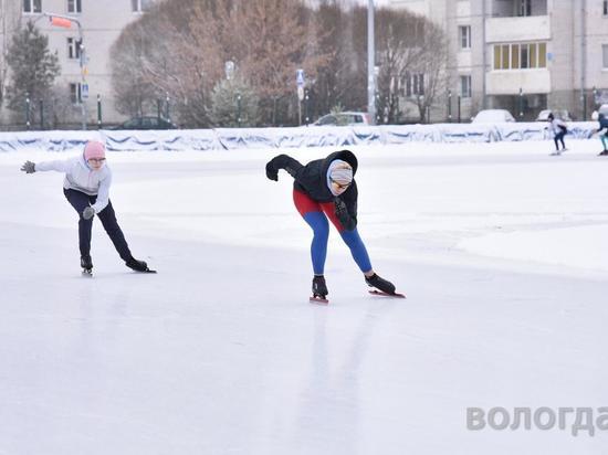 Более 150 конькобежцев из России и Беларуси боролись за медали на соревнованиях в Вологде