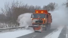 "Дорога ярости": очистка снега в Ленинградской области попала на видео