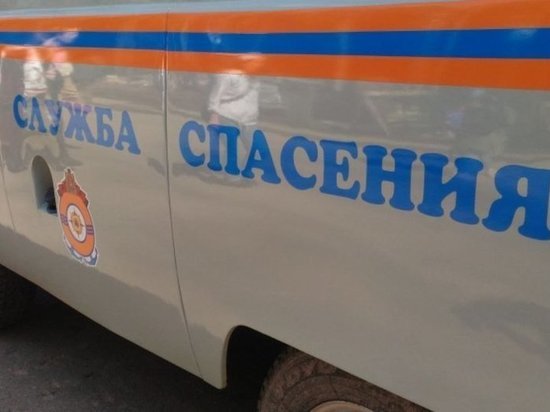 В Красноярском крае автомобиль с водителем провалился под лед