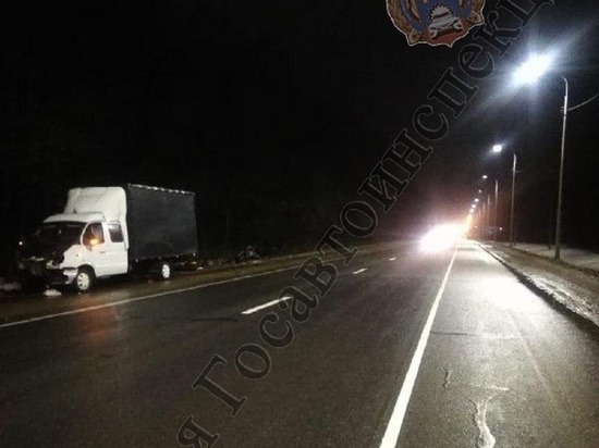 В Щёкинском районе внедорожник "Нива" столкнулся с двумя грузовиками