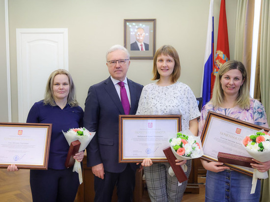 Трех героических работниц детского сада в Красноярске наградили медалями «За отвагу»