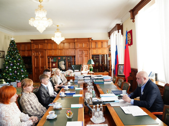 Губернатор Кузбасса встретился с детьми и женами мобилизованных кузбассовцев