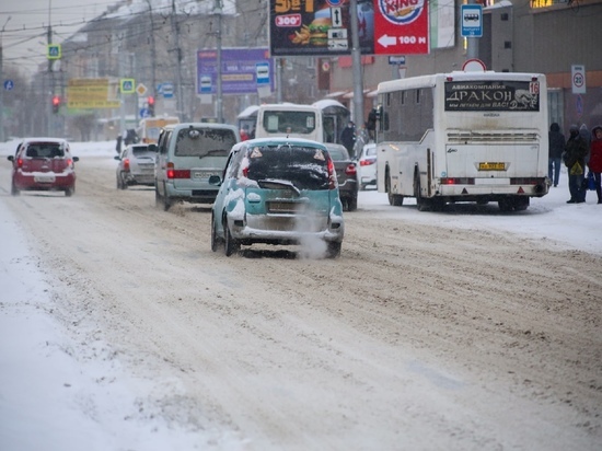 В Новосибирске из-за снегопада выросли цены на такси утром 13 декабря