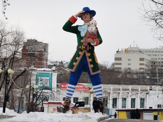 Легендарную статую Гулливера установили в хабаровском парке «Динамо»