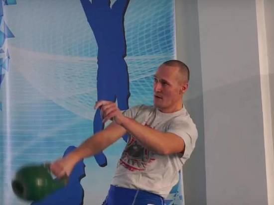 Байкер-пристав из Красноярского края победил на всероссийском турнире по гиревому спорту