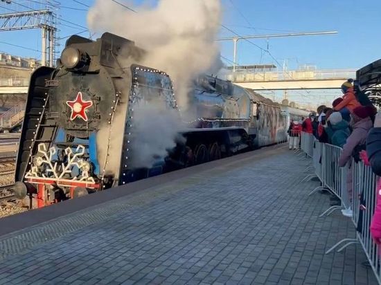 В Саратов прибыл поезд Деда Мороза из Великого Устюга