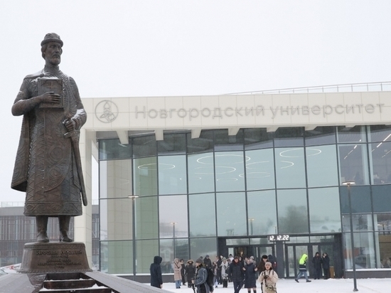 В Великом Новгороде установили скульптуру князя Ярослава Мудрого
