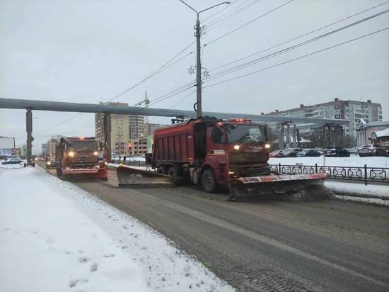 В столице Поморья спецтехника устраняет последствия снегопадов