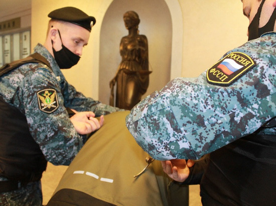 Житель Можги пытался пронести в суд коноплю в пластиковом "яйце"