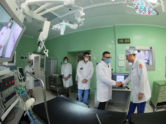 Губернатору представили новые операционные блоки и достижения искусственного интеллекта