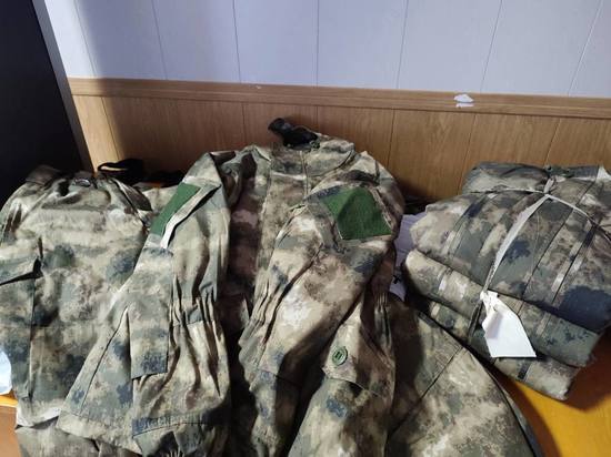 Орловчане собирают нужные бойцам вещи и пишут письма