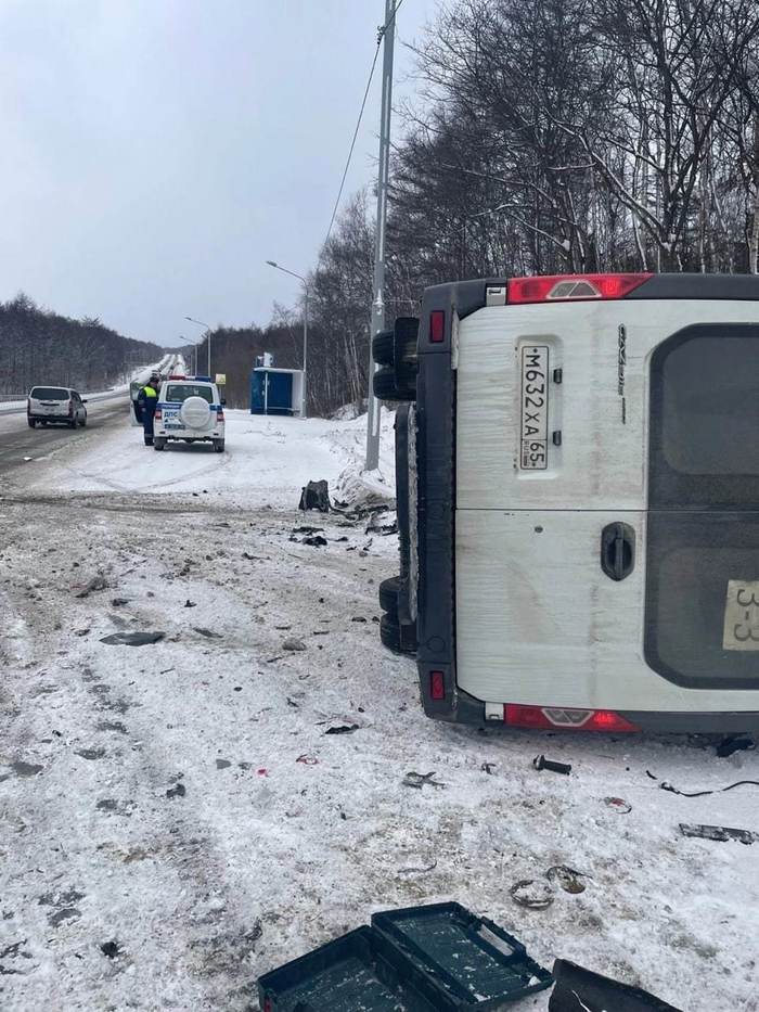 Три человека пострадали в ДТП с пассажирским автобусом на Сахалине: кадры с места аварии