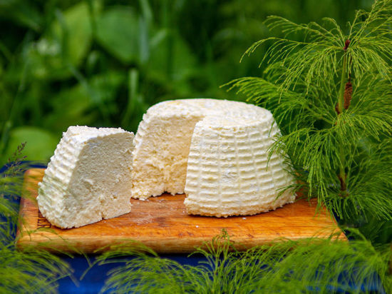 Кузбасский магазин за два дня лишился почти 50 кусков сыра из-за происков вора