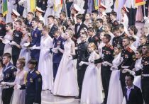 В Гостином Дворе в лучших русских традициях прошел VII Международный благотворительный кадетский бал, в котором ежегодно принимают участие лучшие ученики кадетских классов со всей страны