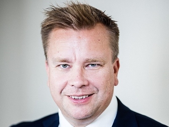 Глава Минобороны Финляндии собрался в отпуск по уходу за ребенком