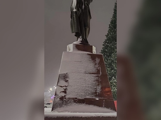 На памятнике Ленину в центре Рязани заметили «снежный портрет»