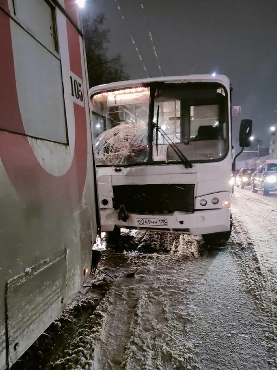 В Ярославле в ДТП с пассажирским транспортом пострадала женщина