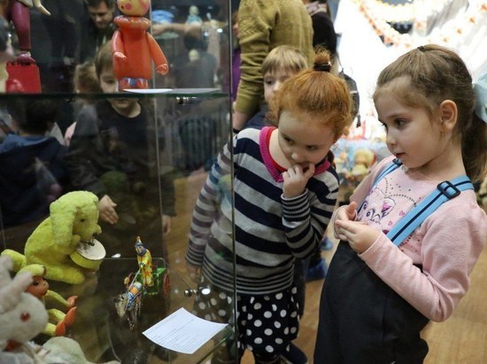 Порядка 200 игрушек периода СССР представлено на выставке в Серпухове