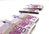 В среду Еврокомиссия (ЕК) перечислила Киеву 500 миллионов евро ранее согласованной макрофинансовой помощи