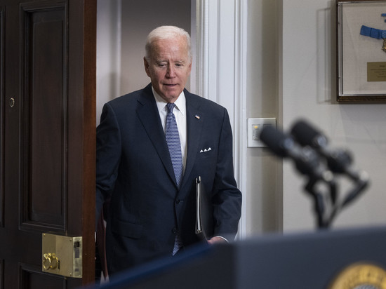 Politico раскрыл комплексы Байдена из-за упоминания его возраста