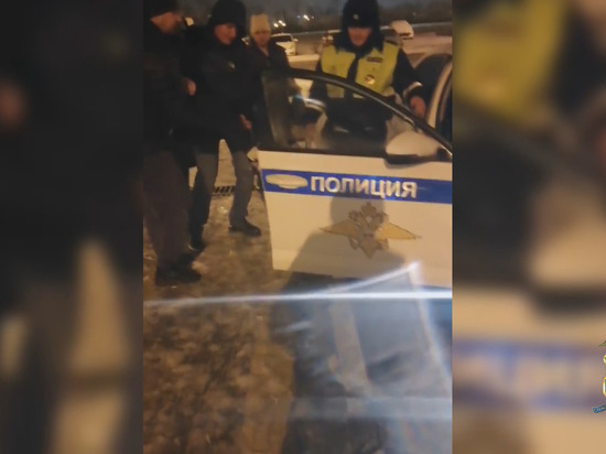 Белгородские автоинспекторы доставили в больницу мужчину с переломом ноги