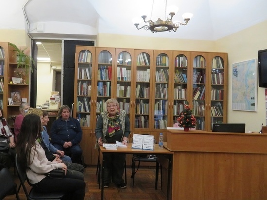 В Новгородской областной библиотеке состоялась презентация книги «Рукопожатие через годы»
