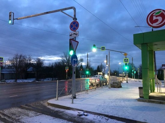 В Белгороде на перекрестке улиц Корочанская – Речная появился светофор