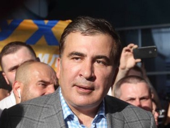 Объявивший голодовку Саакашвили прервал ее через несколько часов