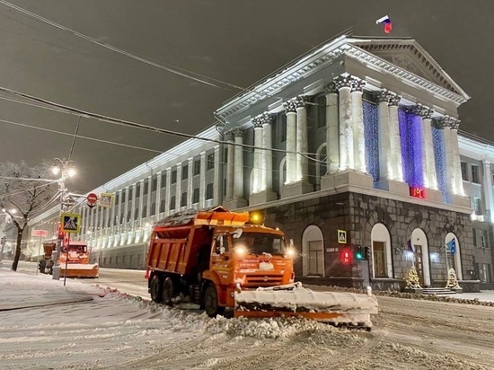 В Курске от снега очистили более 100 улиц и проездов