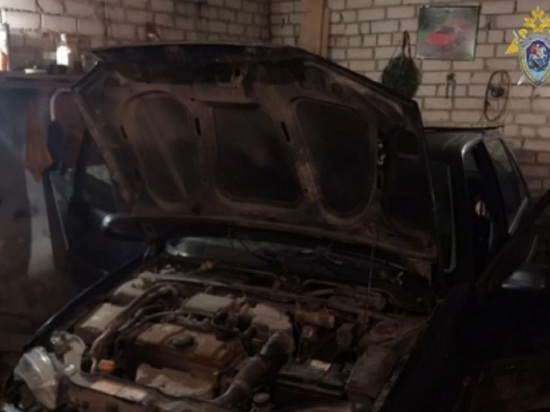 Два трупа обнаружены в машине внутри гаража в Калужской области