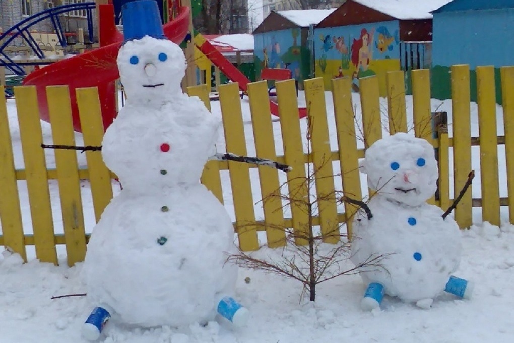 В костромских дворах появились первые снеговики