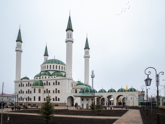 Главу Чечни Кадырова восхитила новая мечеть в Черкесске