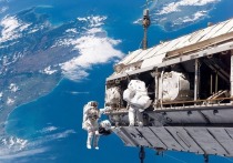 В пресс-службе «Роскосмоса» сообщили, что выход российских космонавтов в открытый космос был отмене из-за сигнала одной из систем диагностики корабля «Союз МС-22», который пристыкован к МКС