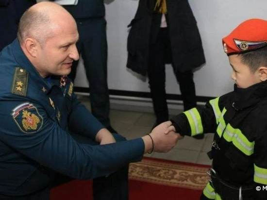 Главный пожарный России встретился в Улан-Удэ с мальчиком, чью мечту исполнил Путин