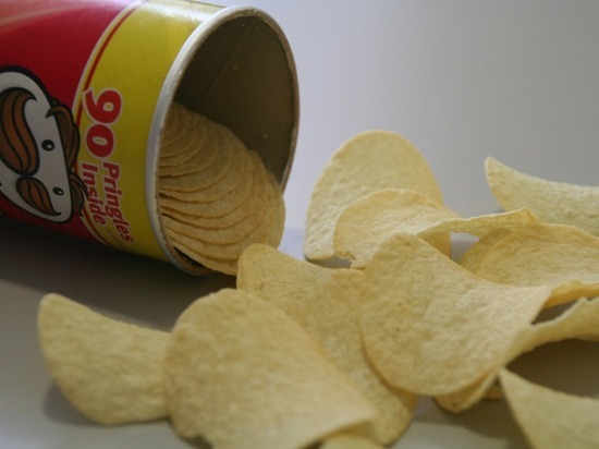 Хватит ли петербуржцам чипсов Pringles на Новый год