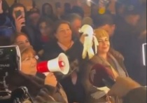 Азербайджанская экоактивистка, выступавшая на митинге в Лачинском коридоре, во время своей речи размахивала белым голубем