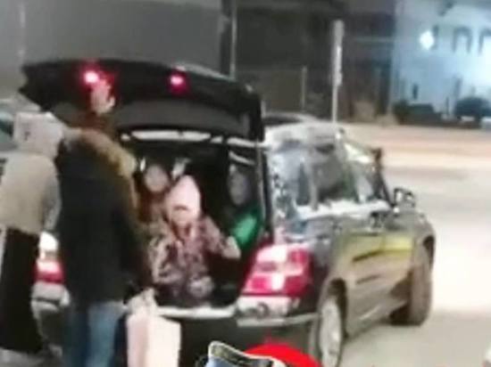 Красноярца оштрафовали за перевозку детей в багажнике внедорожника