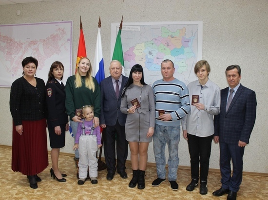 Жители Донбасса, приехавшие в Ивановскую область, получили паспорта РФ