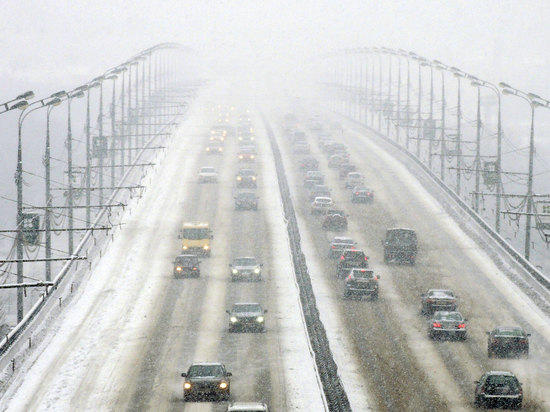 Сильный снегопад и метели надвигаются на Подмосковье