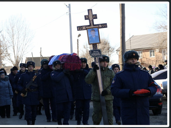 В Харабалях прошла церемония прощания с астраханцем, погибшем во время проведения спецоперации