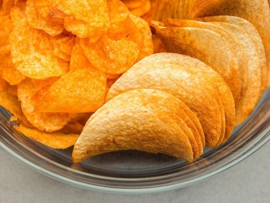 С полок магазинов в Курске почти исчезли популярные чипсы Pringles